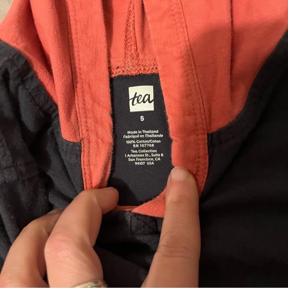 TEA COLLECTION ~ Bundle/Lot of Two Girls Dresses and One Long Sleeve Hooded Tee - Picture 13 of 13